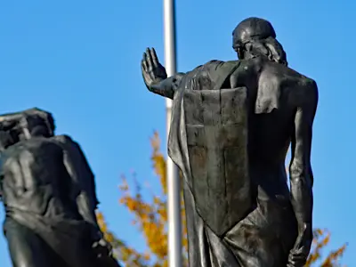 War memorial with two sculptures