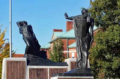 War memorial with two sculptures