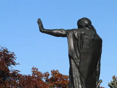 War memorial sculpture with hand outstretched